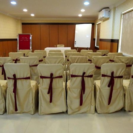Moments Hotel Колката Екстериор снимка