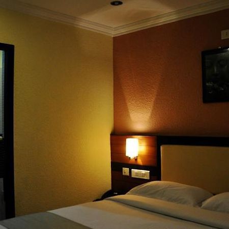 Moments Hotel Колката Екстериор снимка