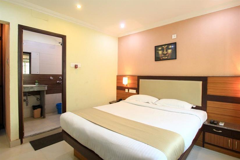 Moments Hotel Колката Екстериор снимка