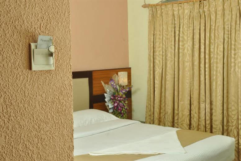 Moments Hotel Колката Екстериор снимка