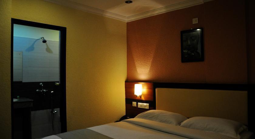 Moments Hotel Колката Екстериор снимка