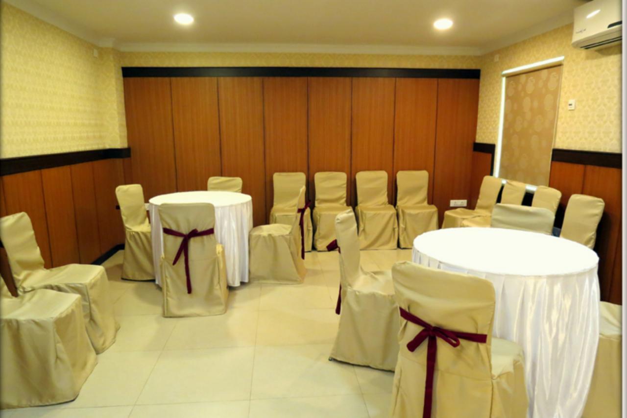 Moments Hotel Колката Екстериор снимка